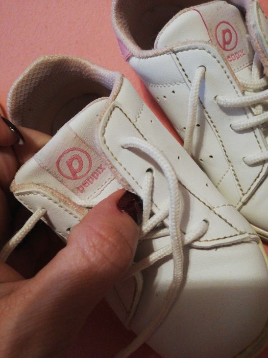 Сандали за бебе колев и колев