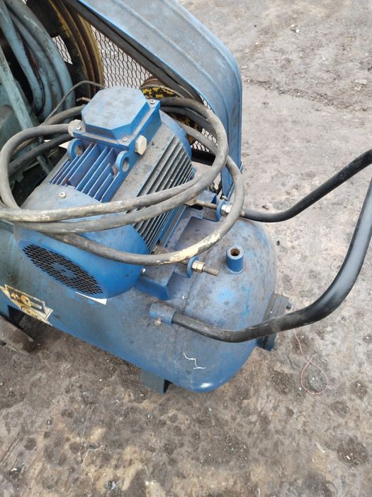 Продам компрессор бу