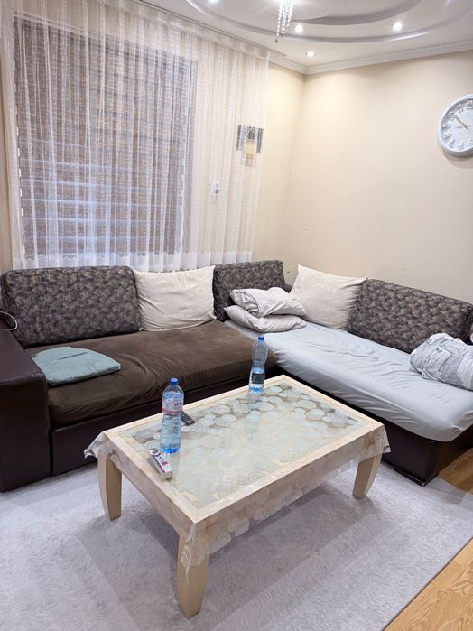 Диван и холна маса