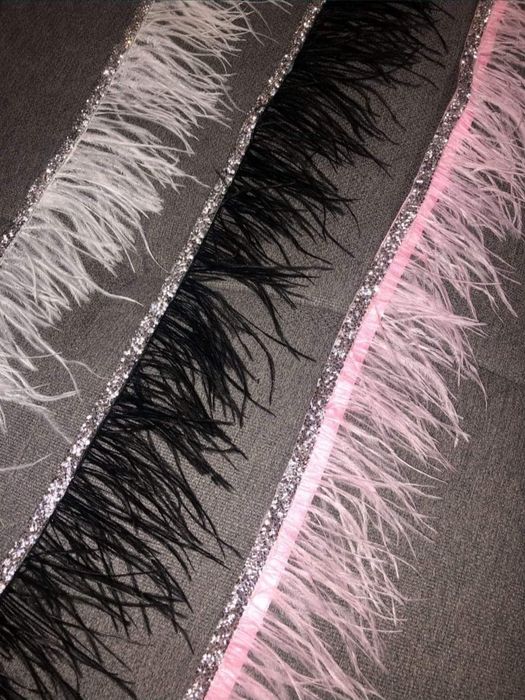 Колани с пера и камъни