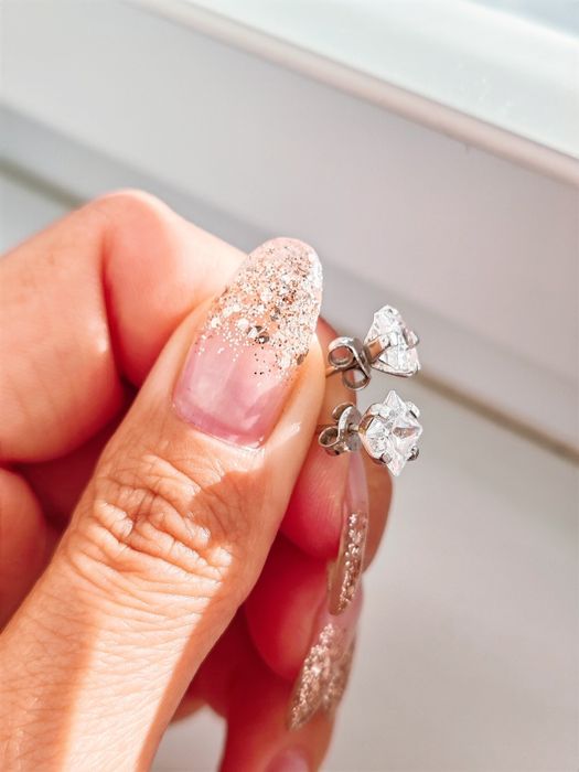 Сребърни обеци с камък