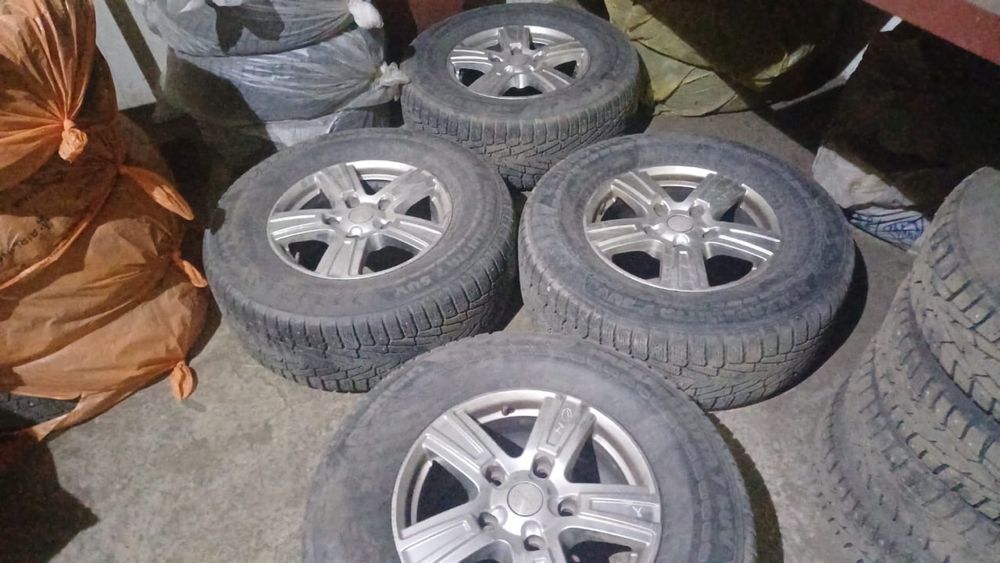 Продам диски с зимними шинами 285/65 R17