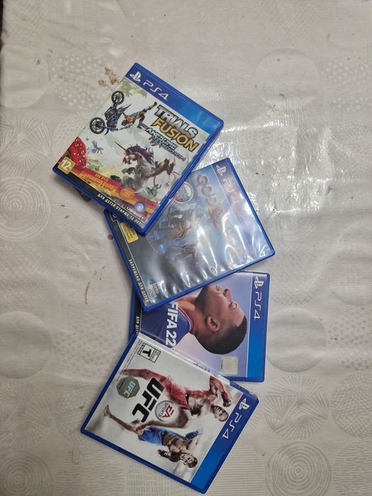 Продаю Sony Playstation 4