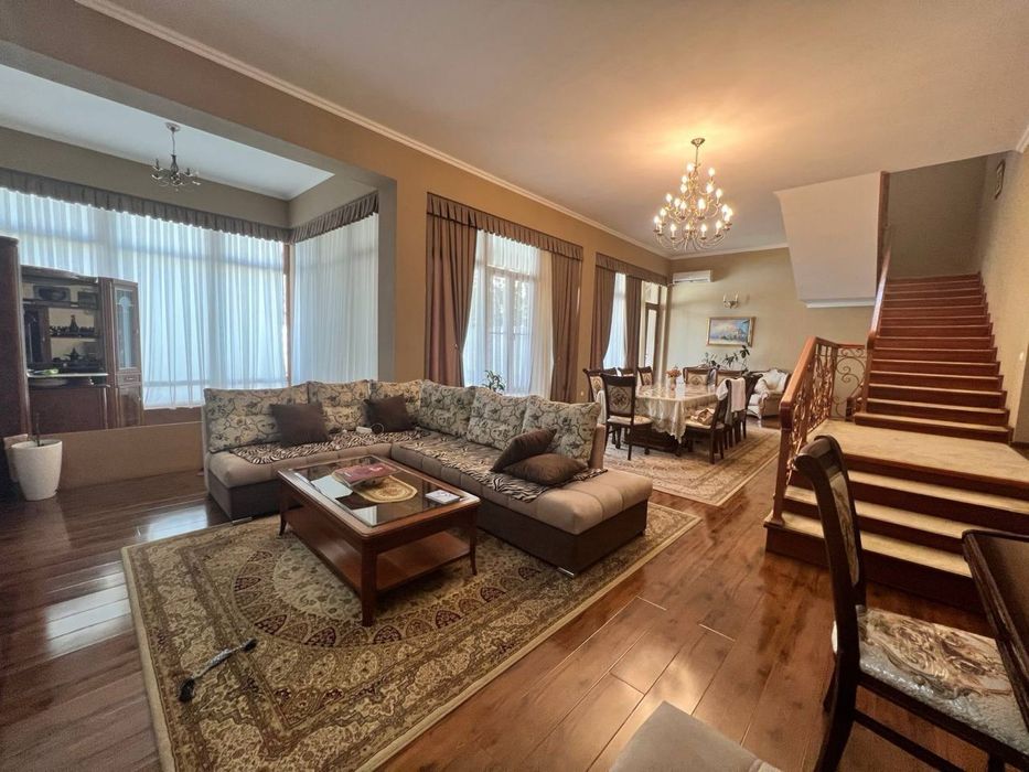 Сдается евродом 4 соток Яккасарай 3-х уровневый на 7 комнат