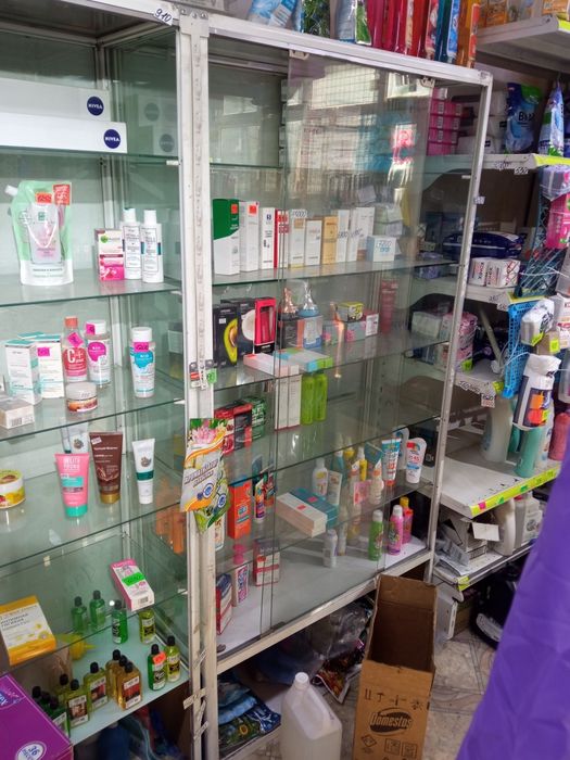 Витрина стеклянная