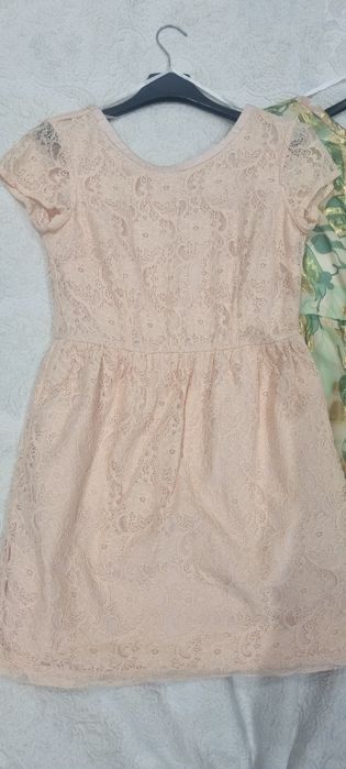 Rochii(preț 2buc.)H&M deosebite