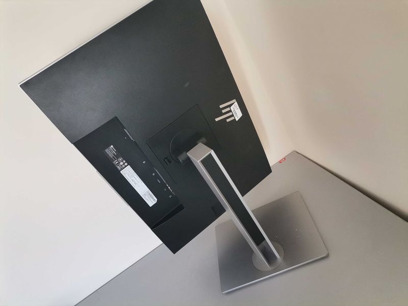 Монитор - HP E243i