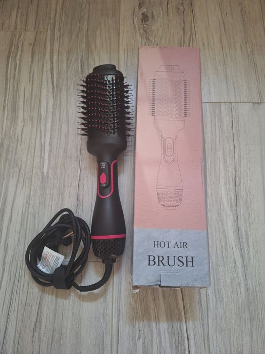 Сешоар четка за сушене и изправяне на косата нова цена 25  лв