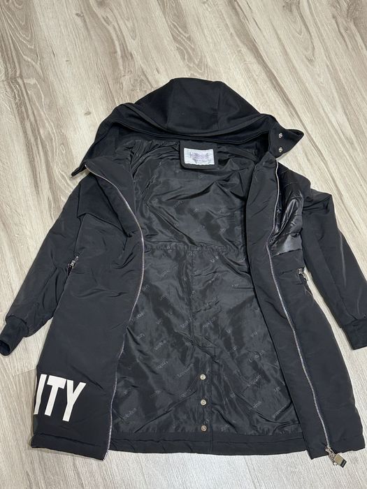 Осенняя куртка с капюшоном для девочки