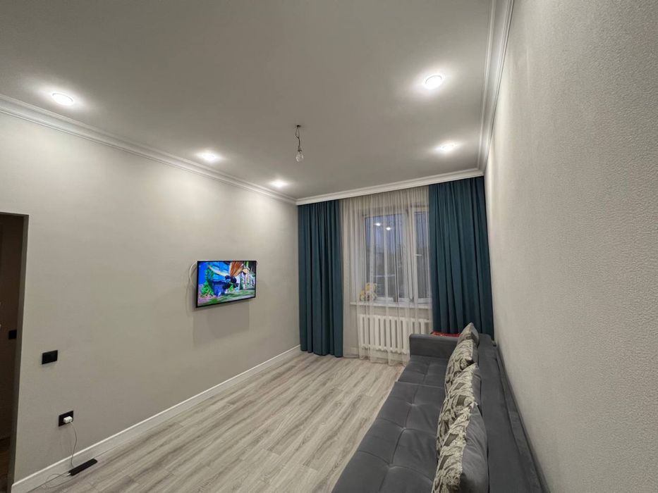 Продам диван б/у торг уместен