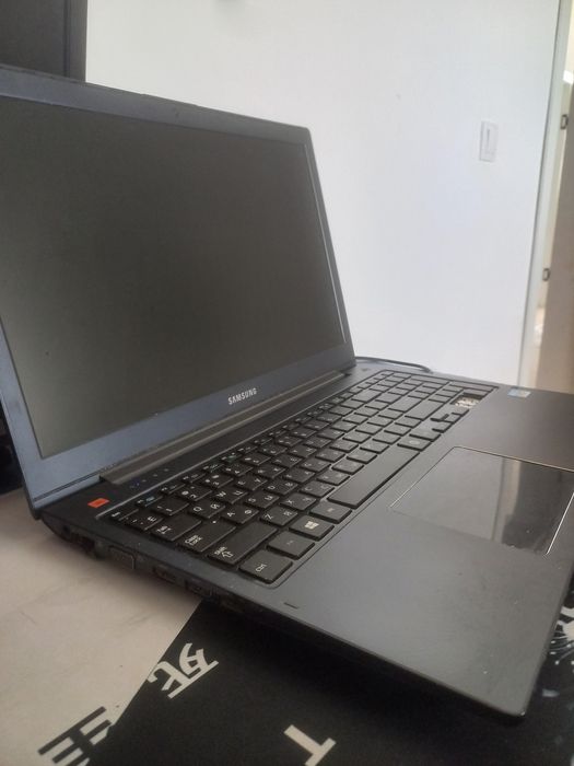 Samsung ноутбугі сатылады (Core i5 / 8GB / Radeon)
