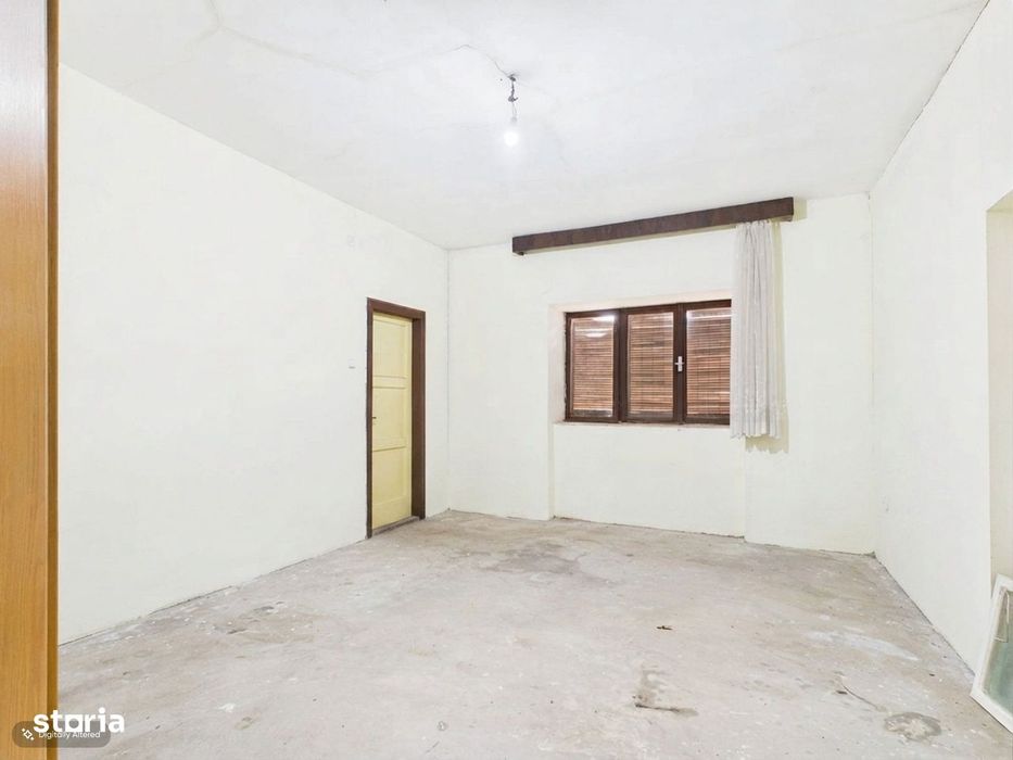 Conac rustic cu 7 camere în Covăsânț și teren 9 ha