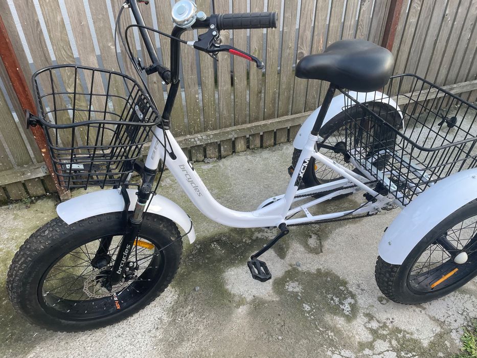 bicicleta trei 3 roti