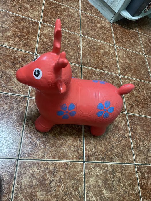 Играчки за скачане и яздене