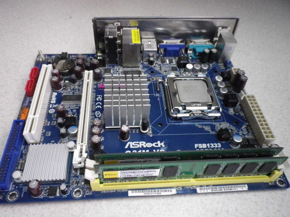 ASRock G31M-VS/E5300/4GB