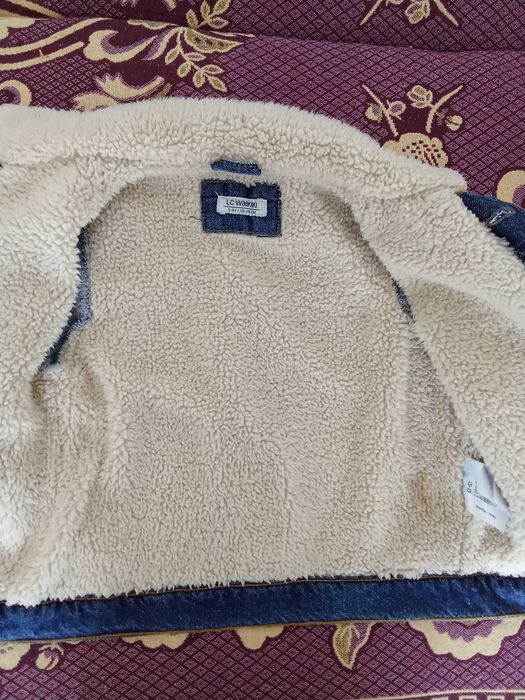 Geacă de blugi LC Waikiki cu blăniță, mărimea 110-116 cm (5-6 ani)