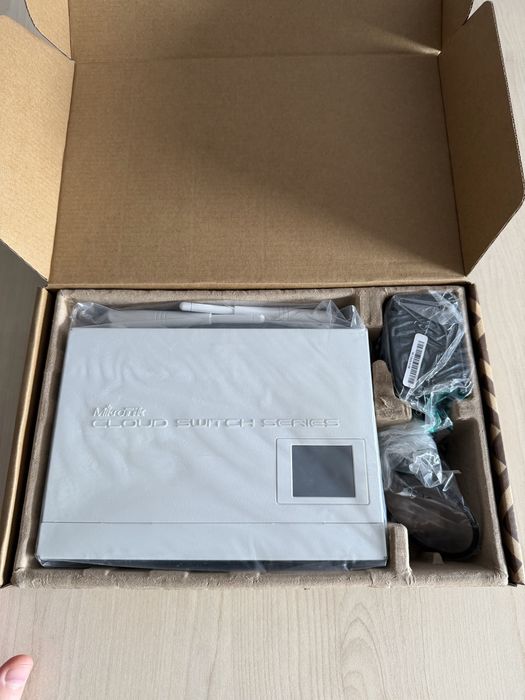 Router Switch MikroTik Wi-Fi, Ecran LCD