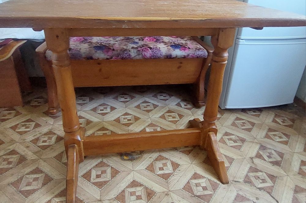 Кухонный стол и стул