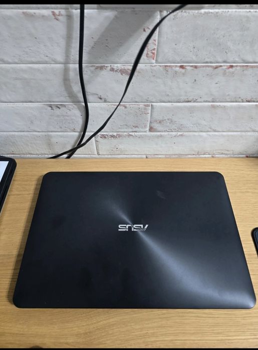 Laptop ASUS X555L