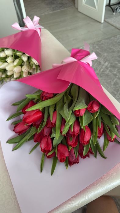 Свежый букет из красных тюльпан