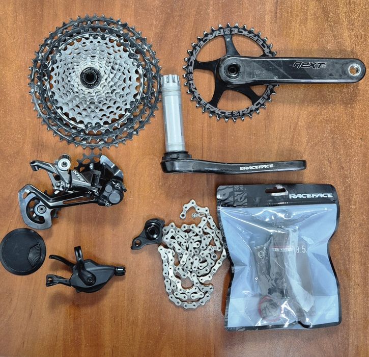 Grupset Shimano XTR 9100 , pedalier Race Face Next R Carbon 1x12