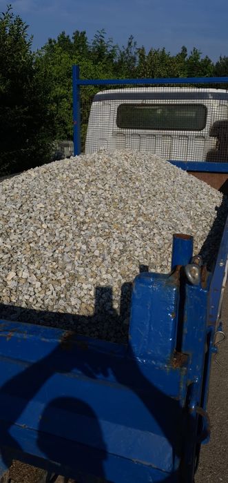 Vând pietriș,nisip