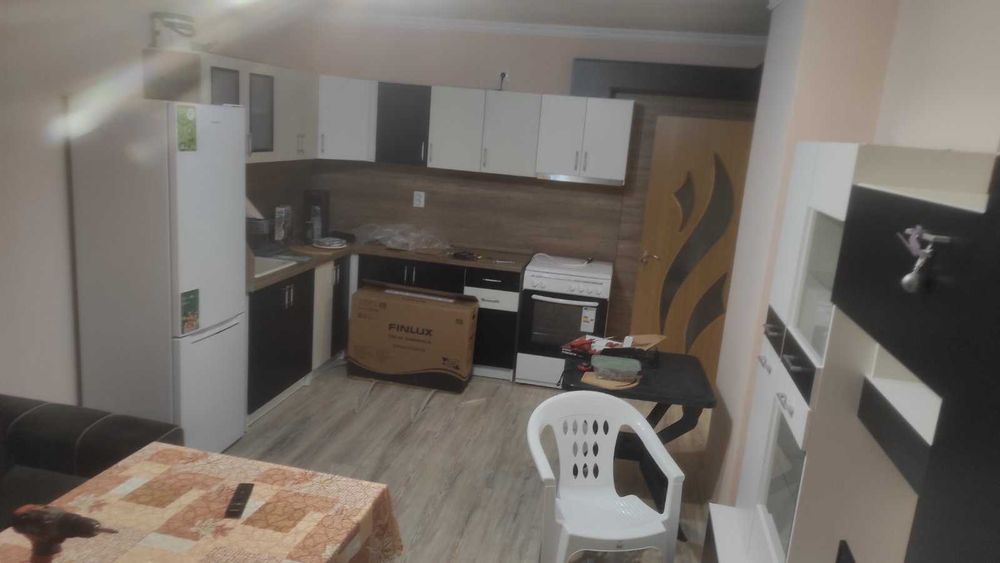 Дава се под наем Тристаен апартамент в Бургас, Изгрев - 64 кв.м за 498.27 € - Снимка #1