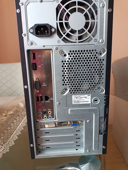 Calculator ASUS cu monitor LG