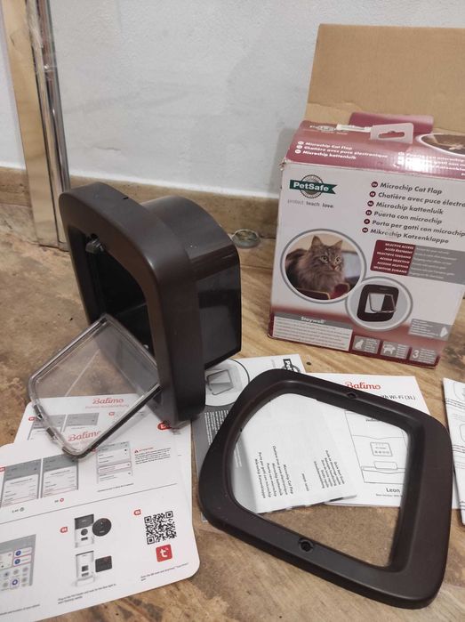 Usa acces pisici, culoare maro, NOUA, 135 lei