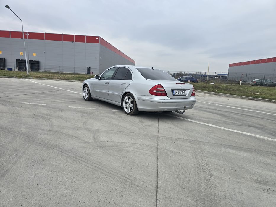 MERCEDES-BENZ E-Class 0 — imagine 4
