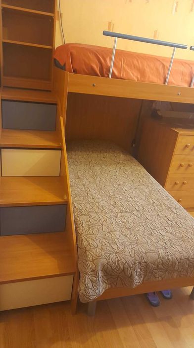 Продавам детски кът в комплект с бюро