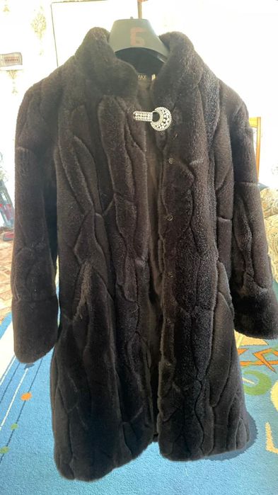 Продам  две шубы