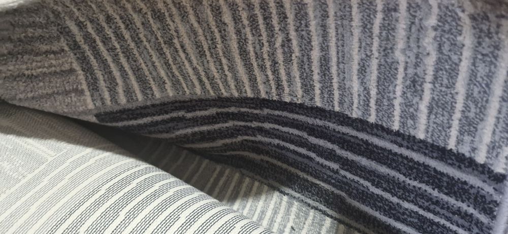 Продаётся ковёр 2,5 на 4,5