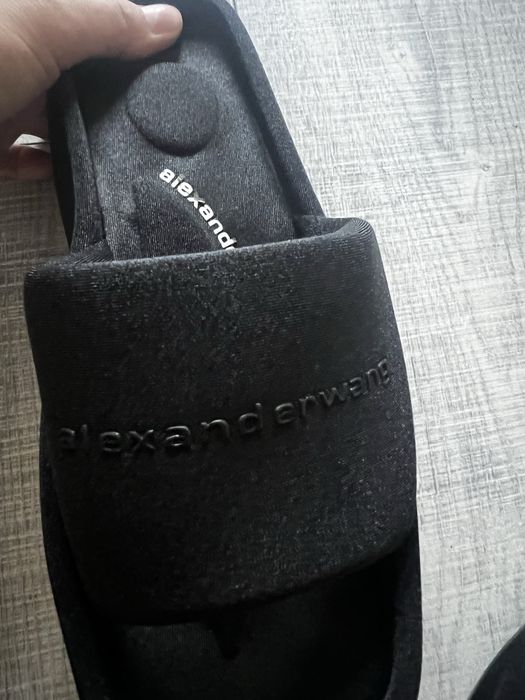 Продам обувь шлепки