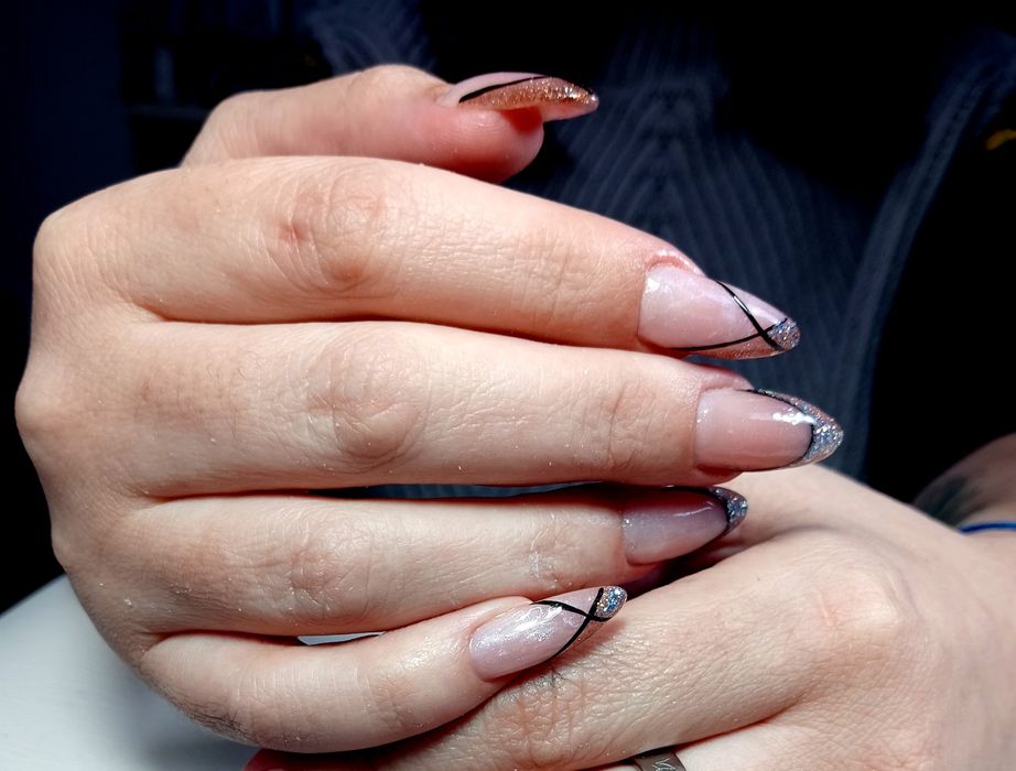 Маникюр, стрижки, перманентный макияж