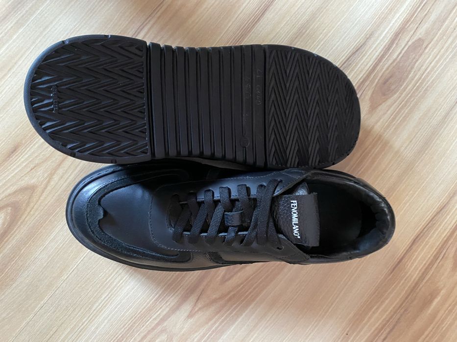 Нови мъжки обувки от естественна кожа.