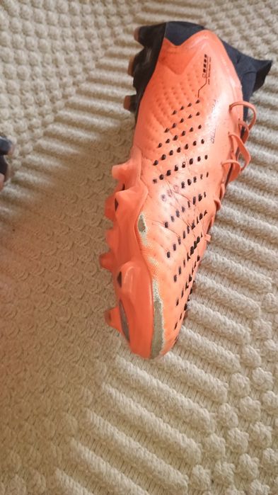 Vând adidas predator