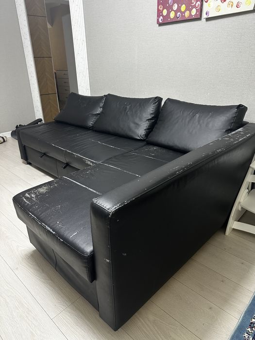 Диван Ikea угловой  (цвет: черный / материал: кож.зам)
