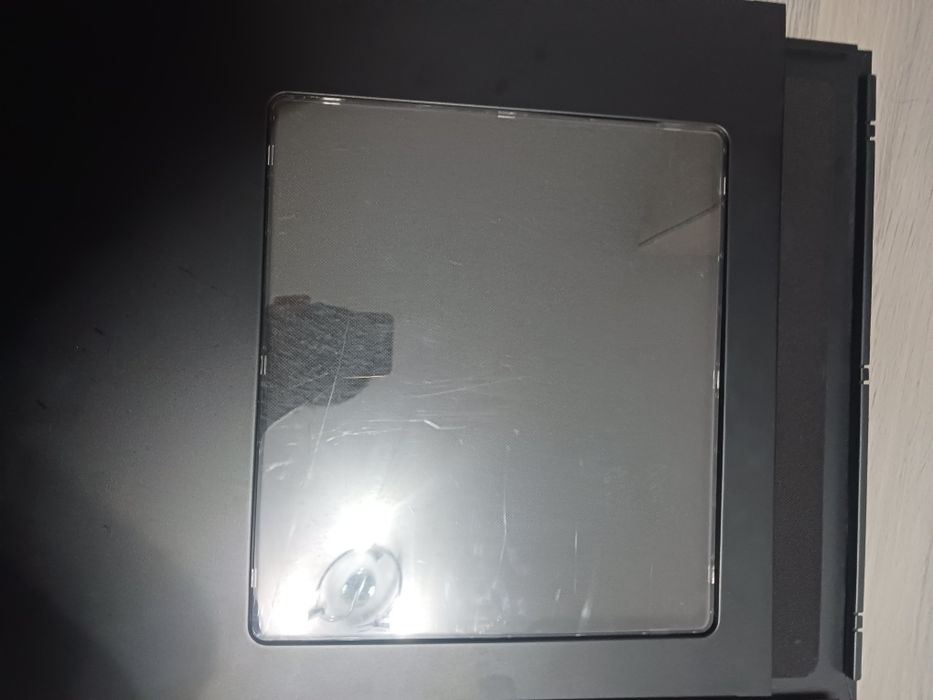 Vând carcasa Fractal Design R5 antifonata cu geam transparent