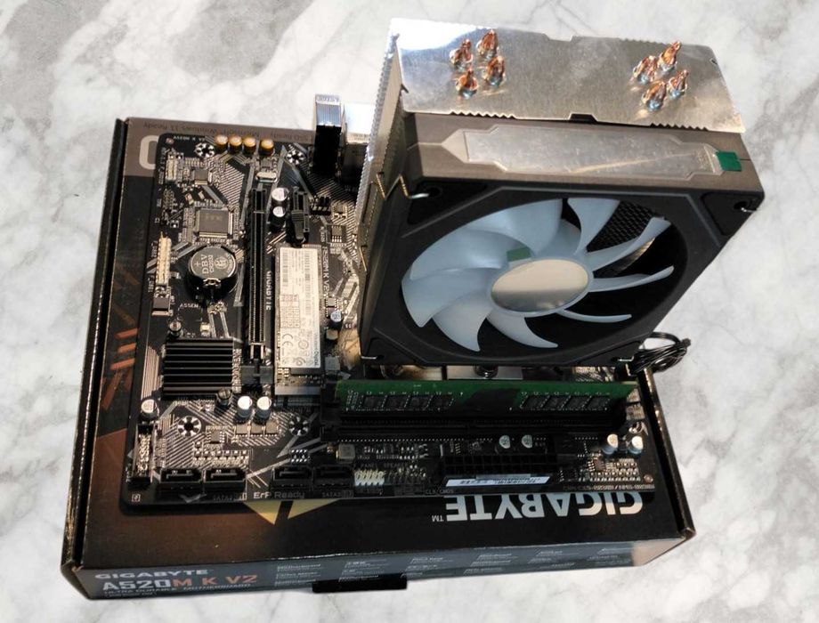 KIT Ryzen 5600 4.4 Ghz, Placa Gigabyte A520M, 16GB DDR4, NVme 512