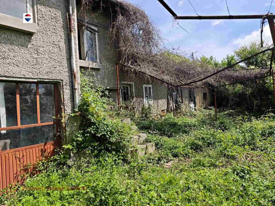 Продава се Къща в Борово - 257 кв.м за 58 €/кв.м - Снимка #1