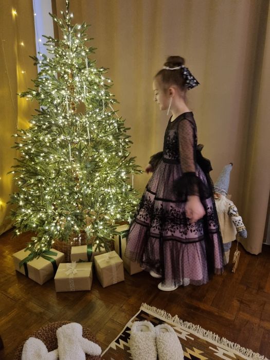 Продам платье на девочку 8-9 лет