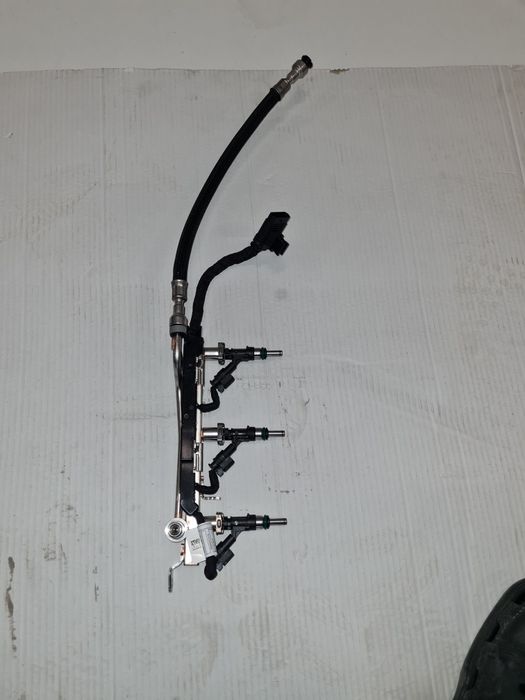 Rampa+3 Injectoare joasa  presiune BMW 1.5 benzina/ cod-8483304 OEM