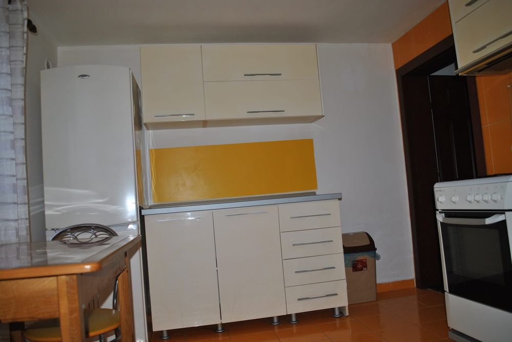 Casa de închiriat,tip duplex ,garaj+grădină!