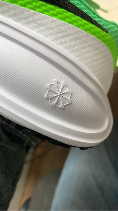 Кроссовки Nike новые