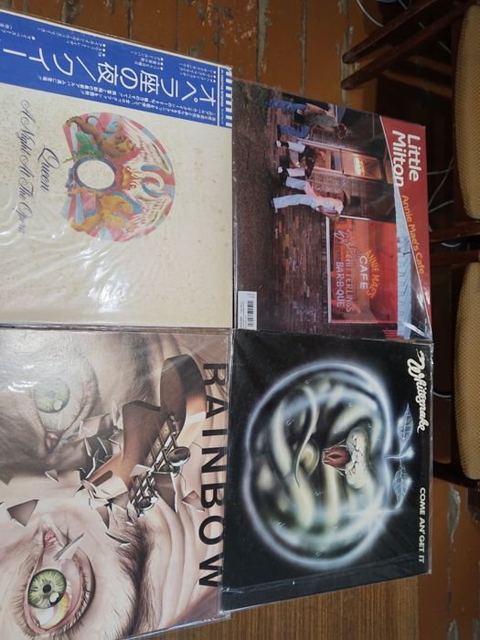 Виниловые пластинки продам.