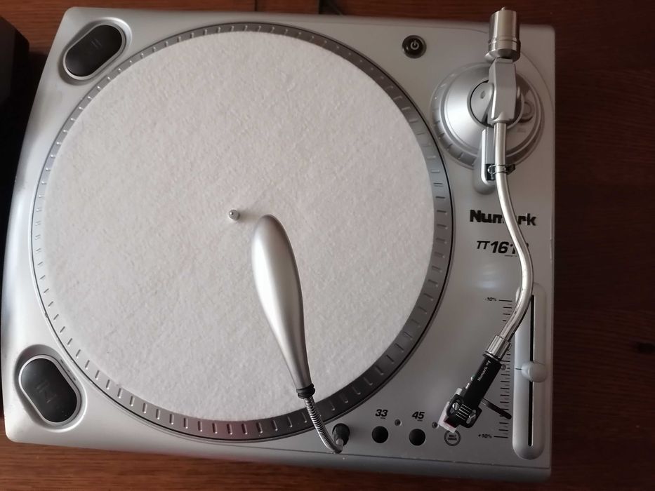 Pickup deck marca Numark TT1610 DJ aflat intr-o stare tehnica buna.