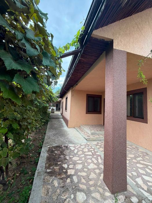 Proprietate deosebită / Casă de vacanță în Pârscov, Buzău – 213 mp utili, teren 1068 mp, livadă și anexe