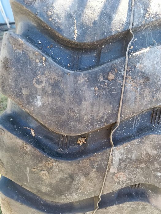 Продам покрышки спецтехника