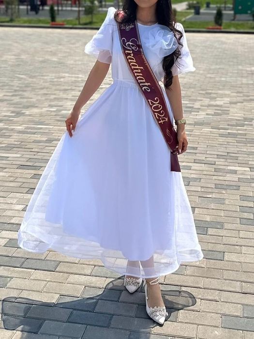 Женское белое платье